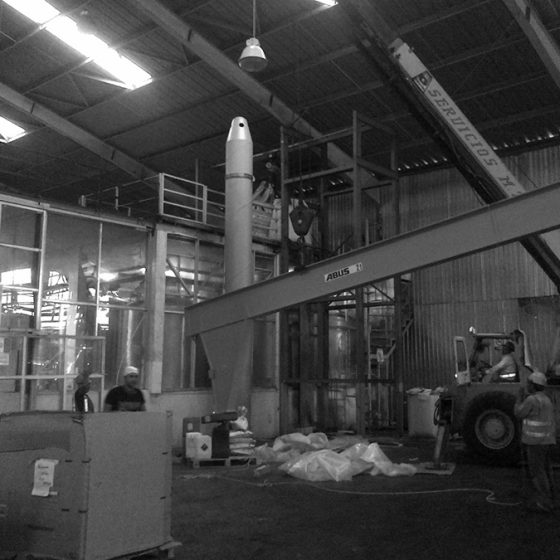 Grúa Giratoria para Producción de Bebidas Grúa Giratoria para Producción de Bebidas