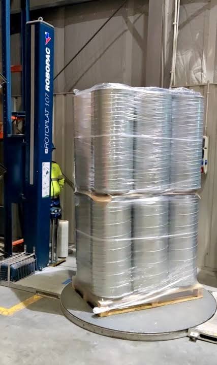 Envolvedoras automáticas vs semiautomáticas para pallets